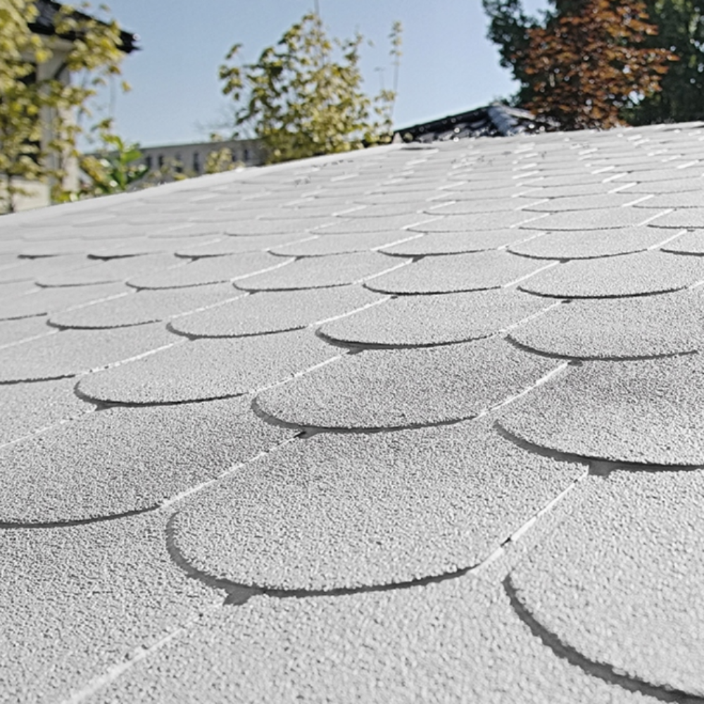 White liquid roof membrane 1.5kg, provides durable and waterproof protection, easy to apply for professional-grade roof sealing results